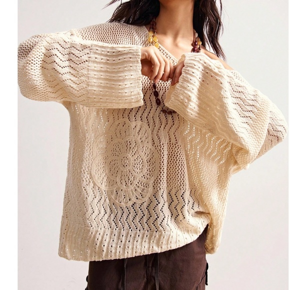 Cozy Cream Loose Knit Floral Patch V neck Oversized Sweater Top - Picture 5 of 7